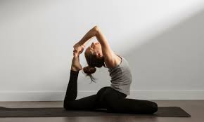 Các tư thế Yoga suy giãn tĩnh mạch chân như thế nào?
